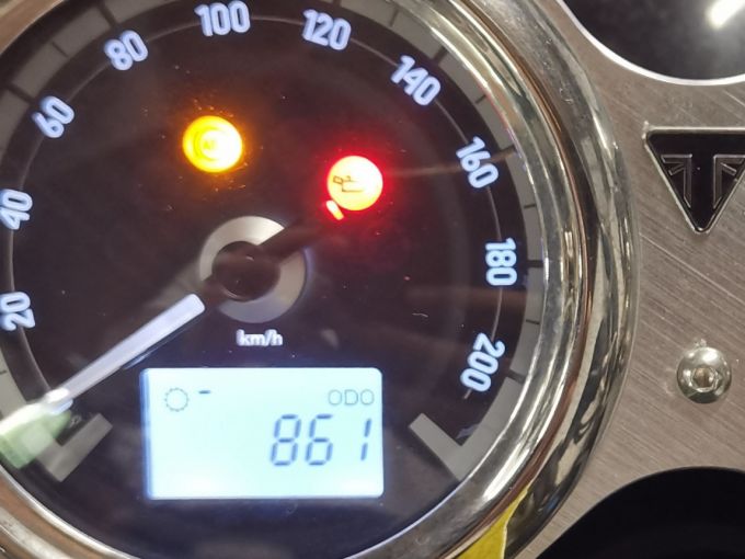 TRIUMPH Bonneville T120 Black 4