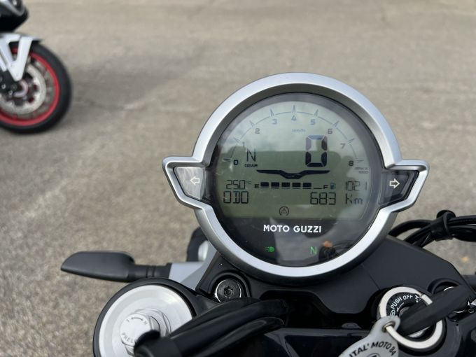 MOTO GUZZI V7 SPORT 4