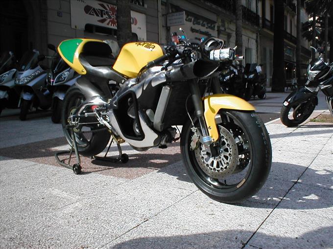 APRILIA 250 AF1 1992 250 cm3 moto sportive 1 km JAUNE/CARBONE