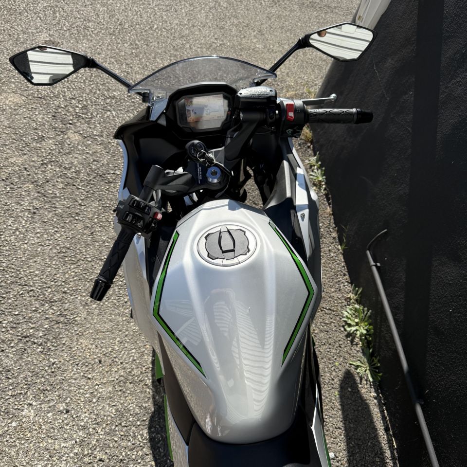 KAWASAKI Ninja 7 Hybrid 4