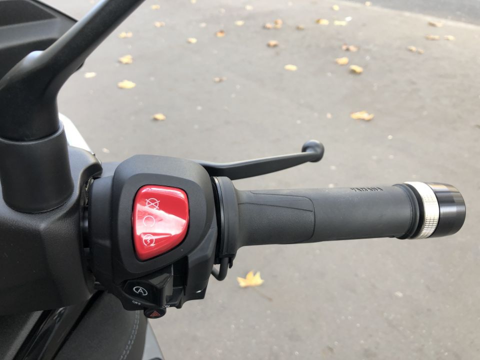 YAMAHA XMAX 125 TECH MAX+ 4