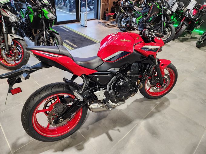 KAWASAKI Z 650 (47.5CV) 4