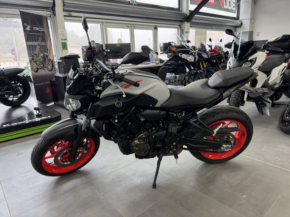 YAMAHA MT-07 (47.5CV) 4