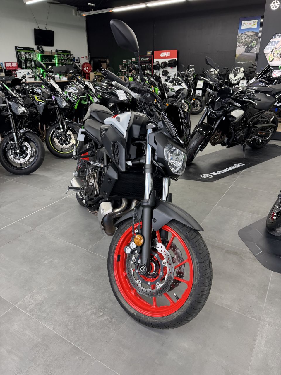 YAMAHA MT-07 (47.5CV) 4