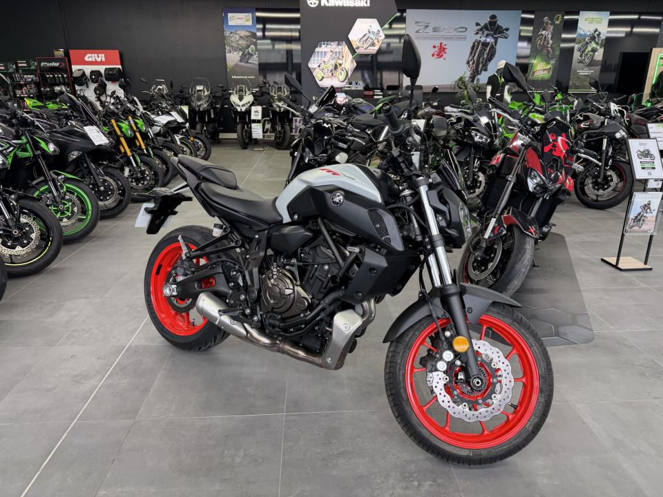 YAMAHA MT-07 (47.5CV) 4