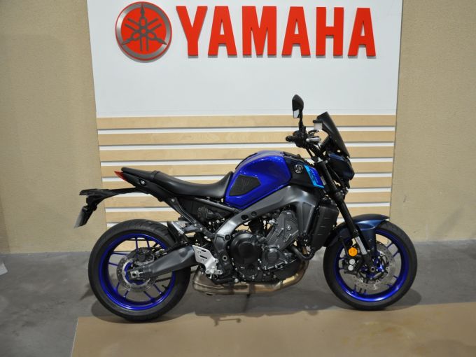 YAMAHA MT-09 4