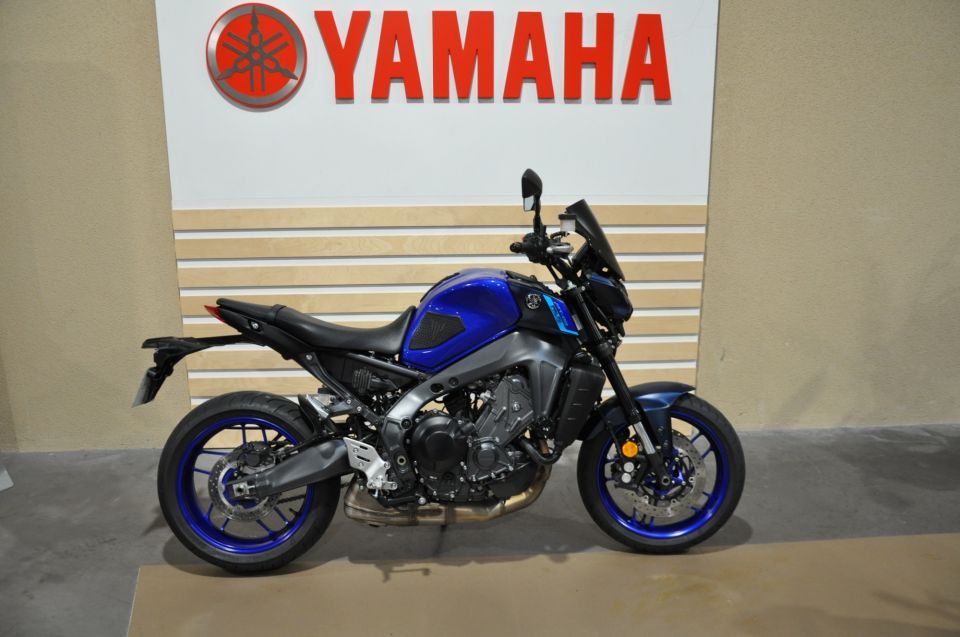 YAMAHA MT-09 4