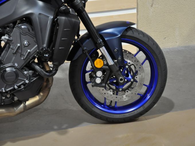 YAMAHA MT-09 4