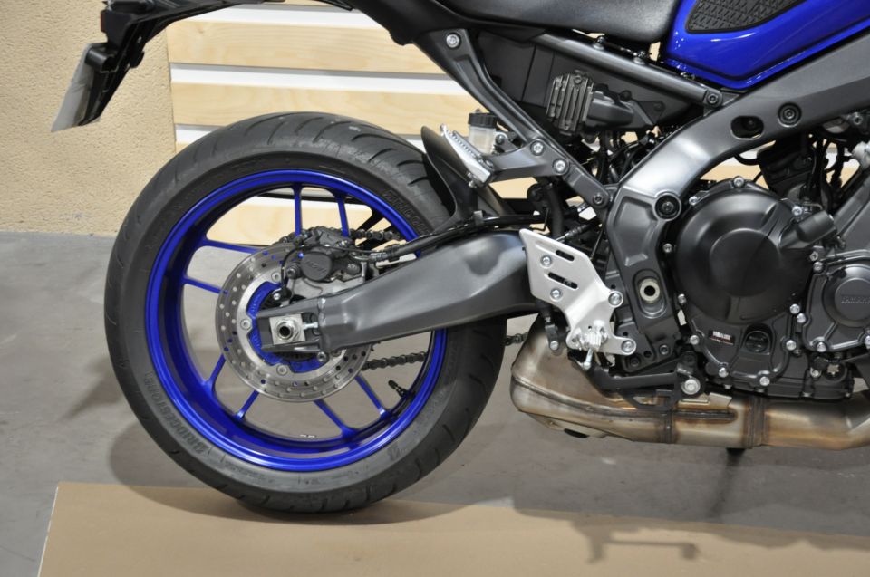 YAMAHA MT-09 4