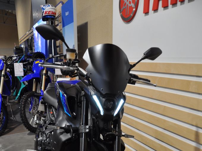 YAMAHA MT-09 4