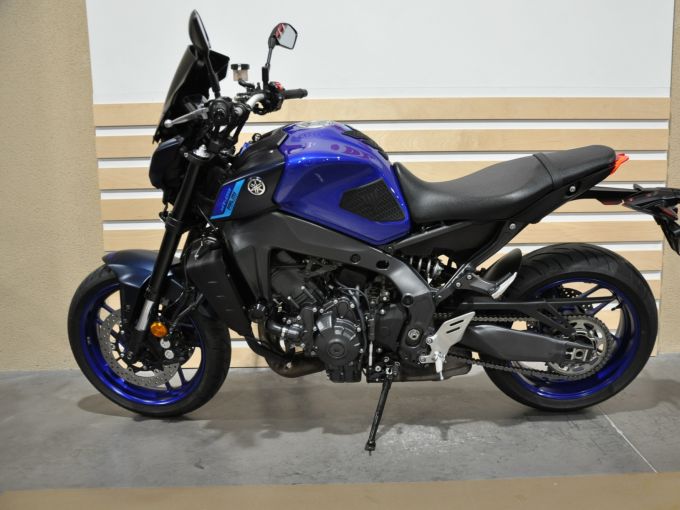 YAMAHA MT-09 4