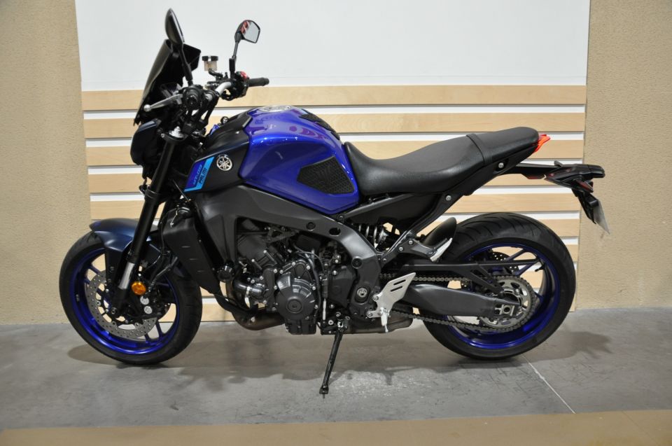 YAMAHA MT-09 4