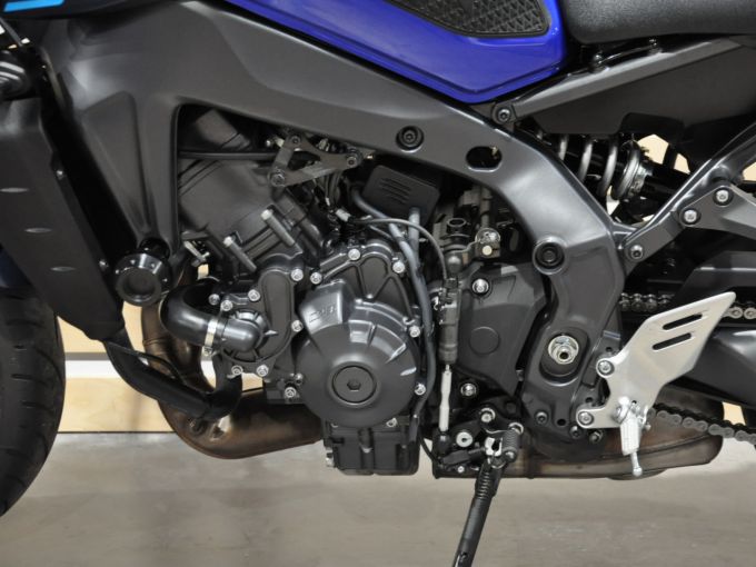 YAMAHA MT-09 4