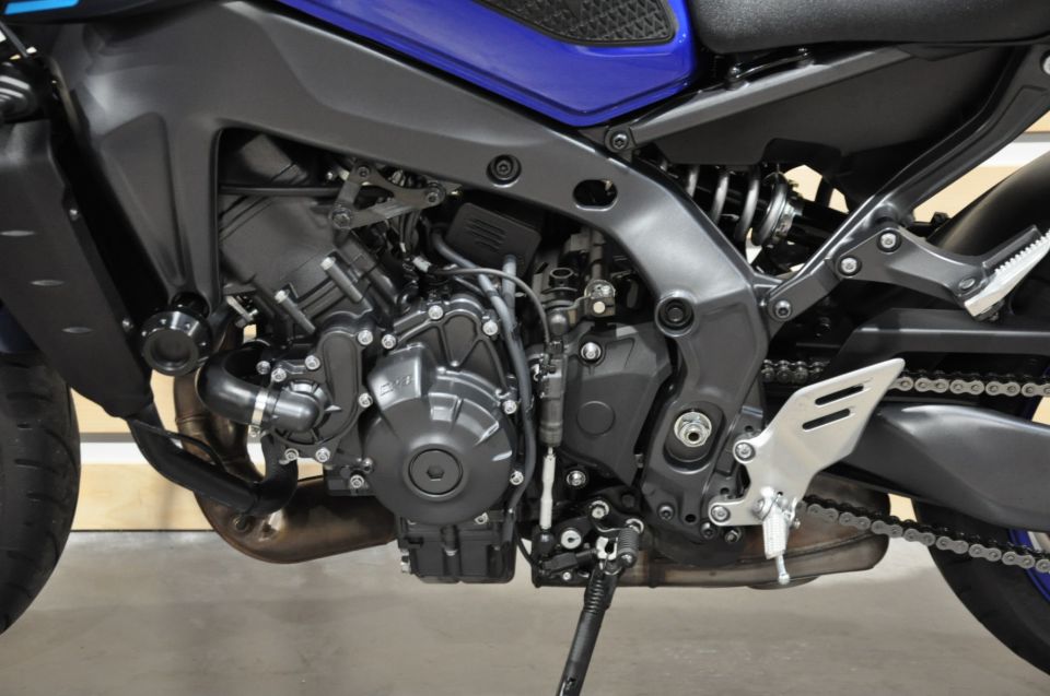 YAMAHA MT-09 4
