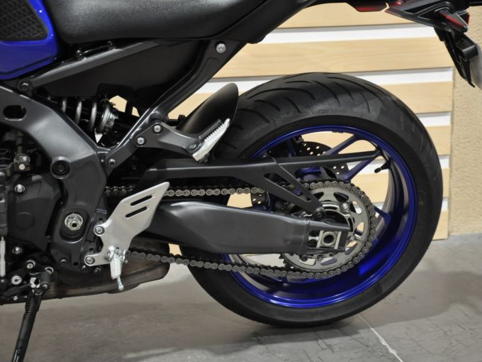 YAMAHA MT-09 4