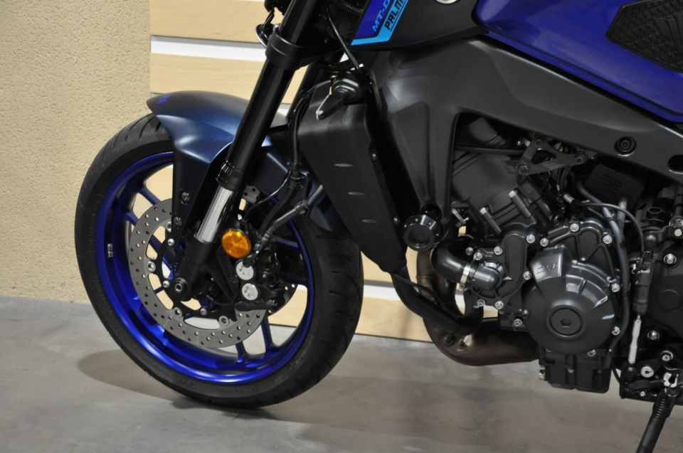 YAMAHA MT-09 4