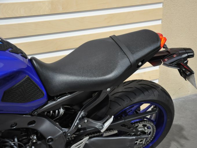 YAMAHA MT-09 4