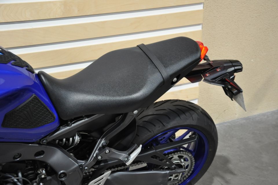 YAMAHA MT-09 4