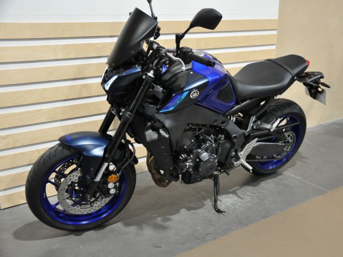 YAMAHA MT-09 4
