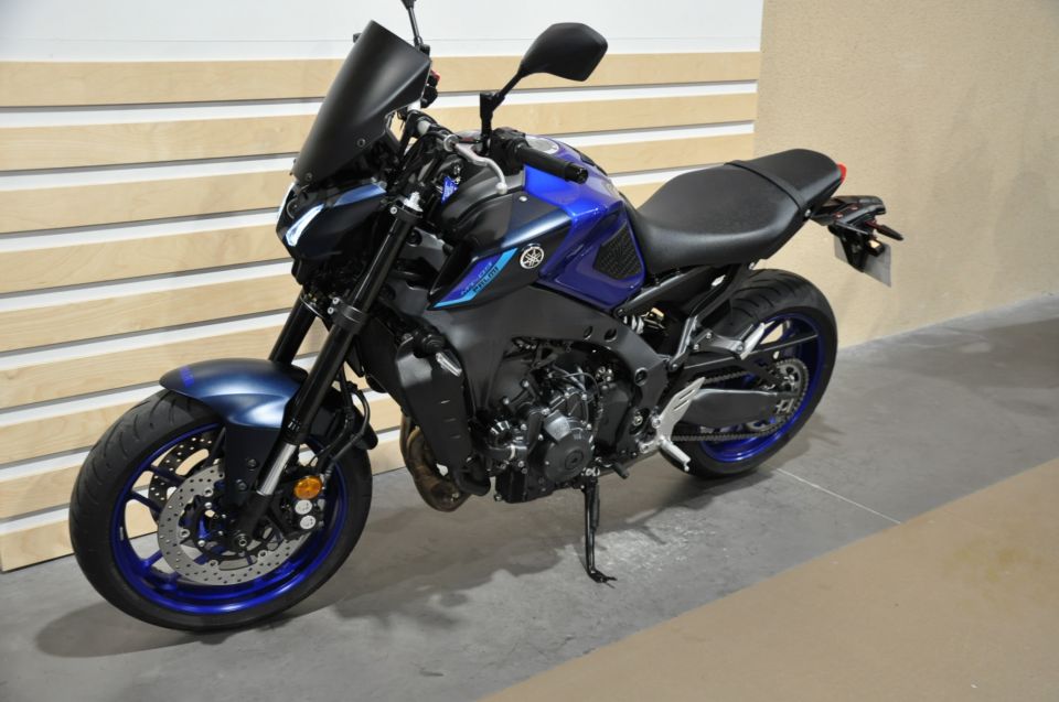 YAMAHA MT-09 4