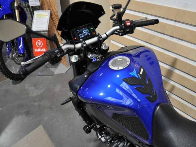 YAMAHA MT-09 4