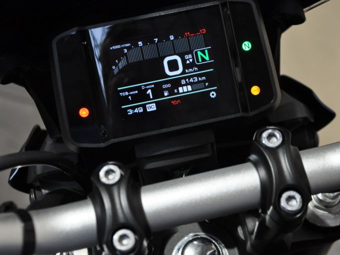 YAMAHA MT-09 4