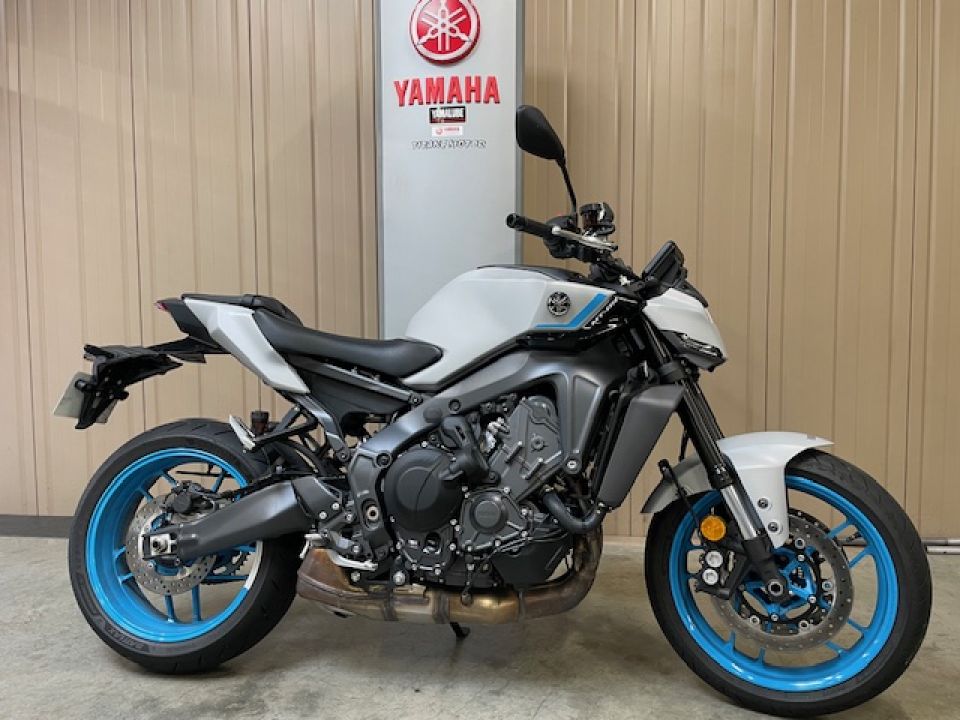YAMAHA MT-09  Y-AMT 4