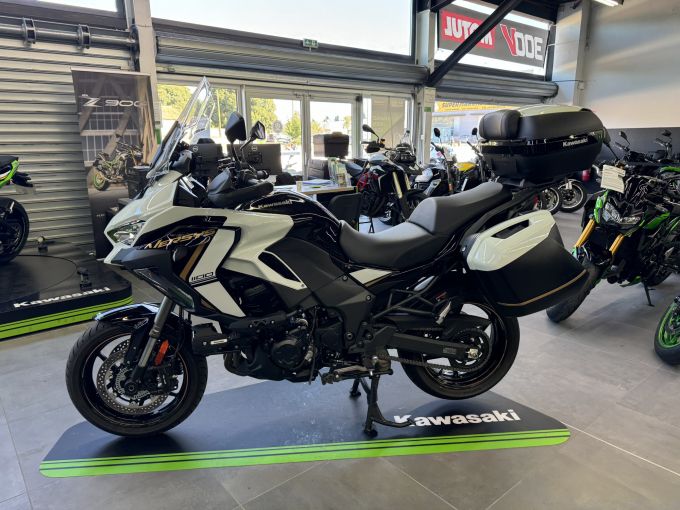KAWASAKI VERSYS 1100 SE 4