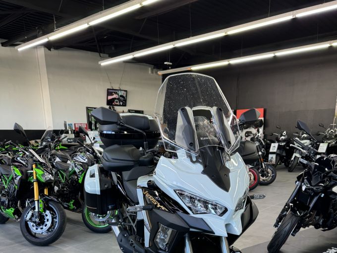 KAWASAKI VERSYS 1100 SE 4