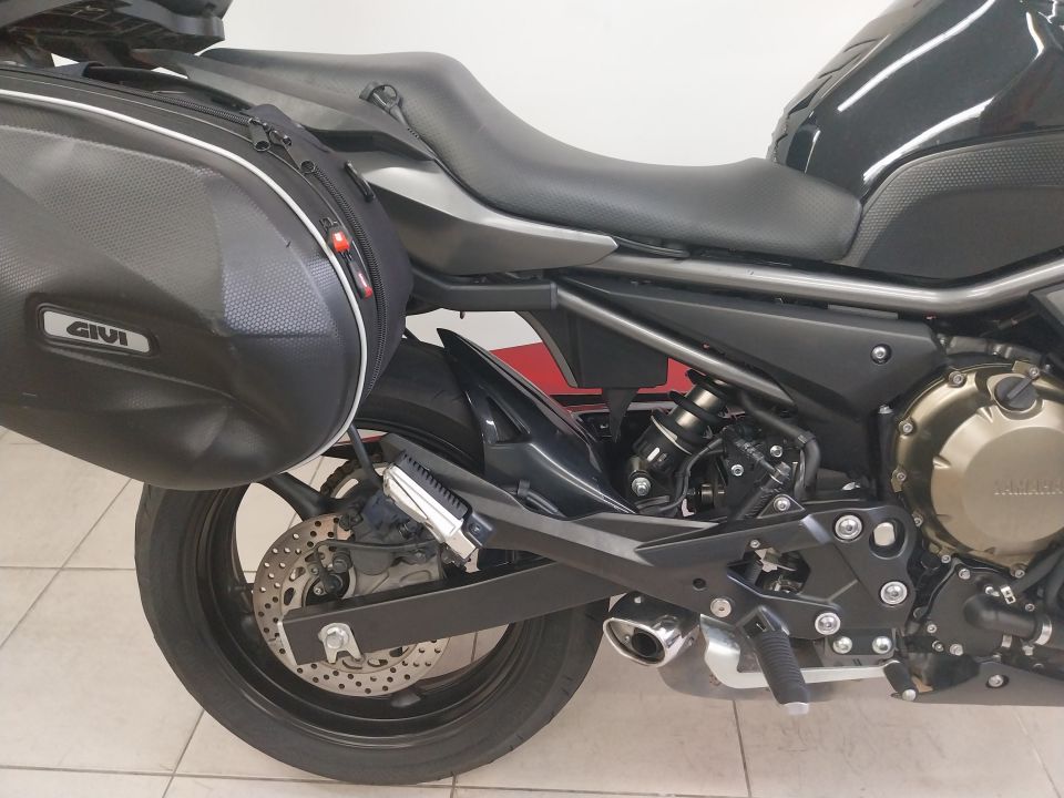 YAMAHA XJ6 N 4