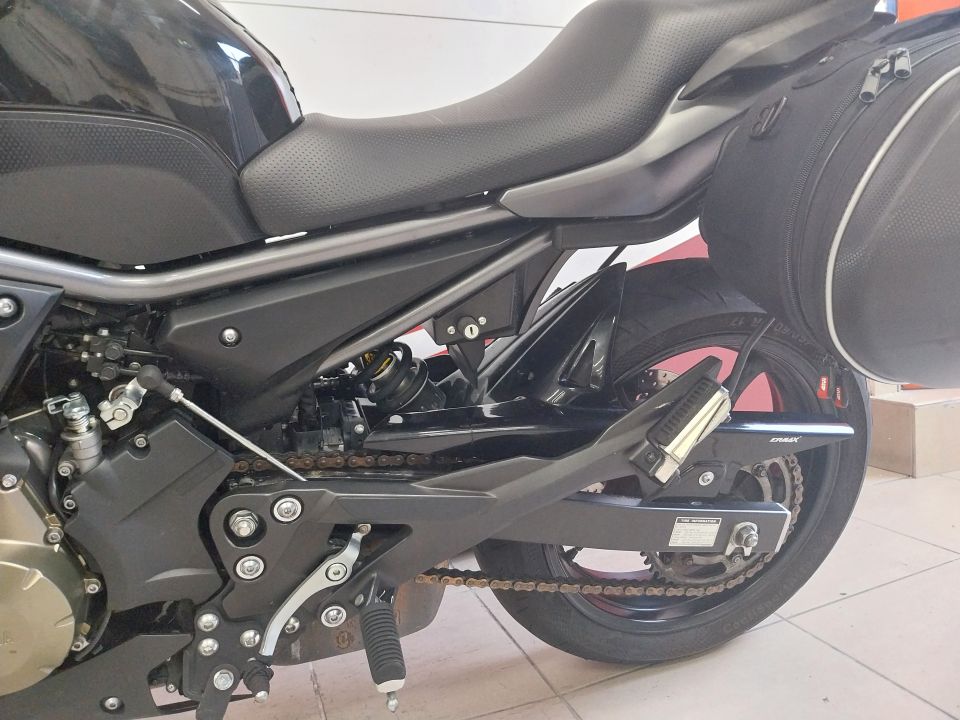 YAMAHA XJ6 N 4