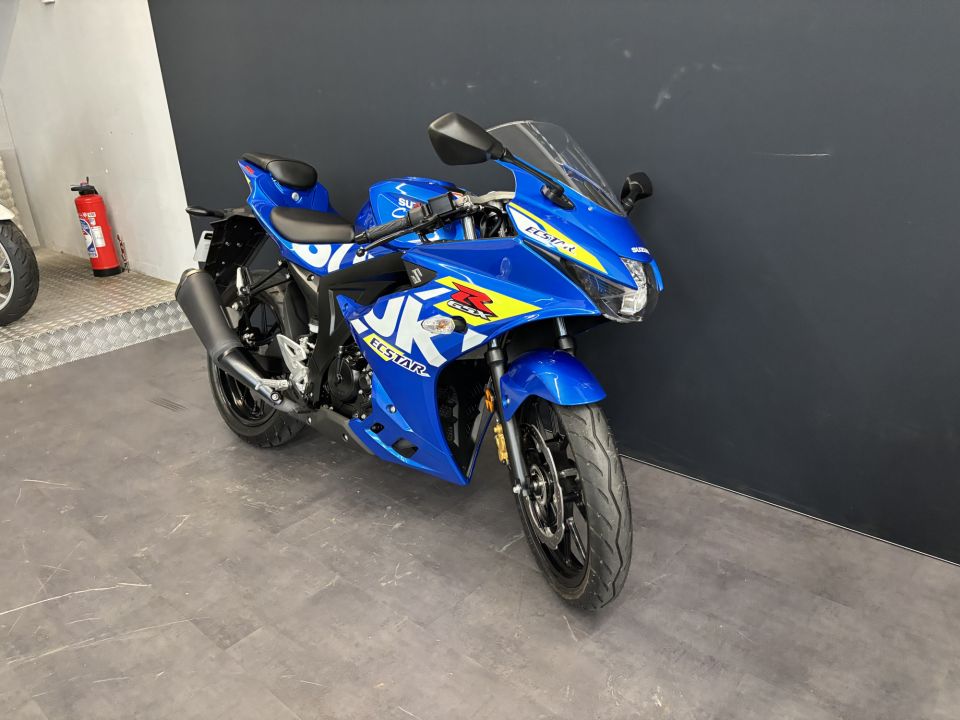 SUZUKI GSX-R 125 4