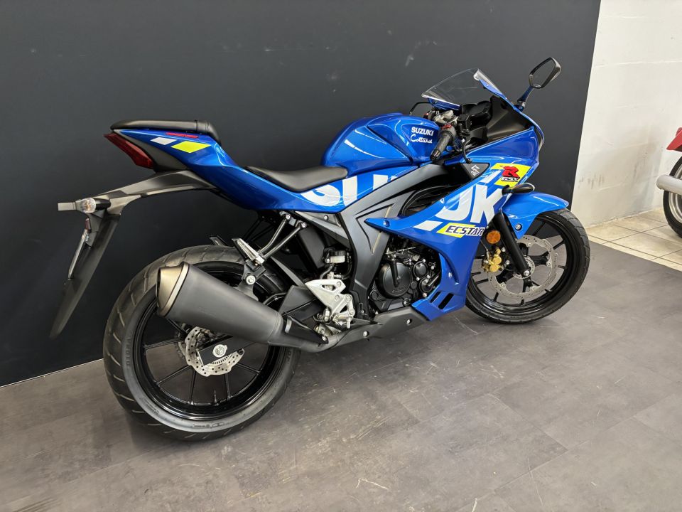 SUZUKI GSX-R 125 4