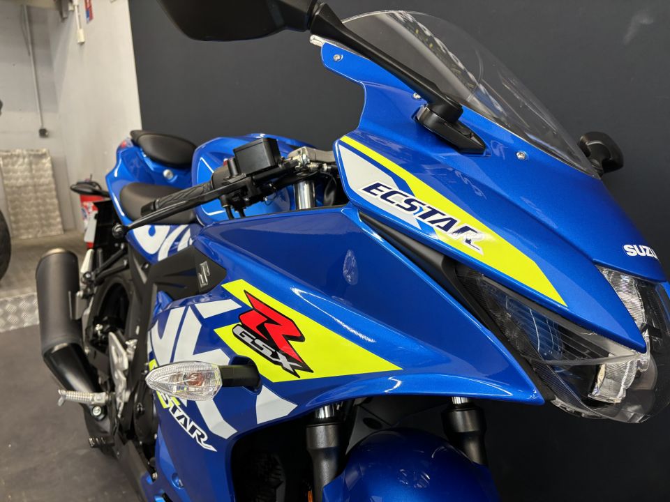 SUZUKI GSX-R 125 4