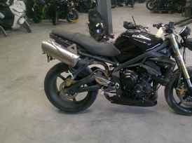 TRIUMPH STREET TRIPLE 675 - 2011