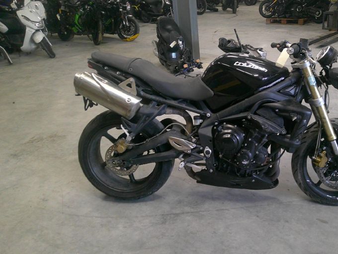 TRIUMPH STREET TRIPLE 675 4