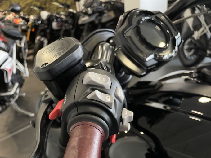 TRIUMPH ROCKET 3 R 4