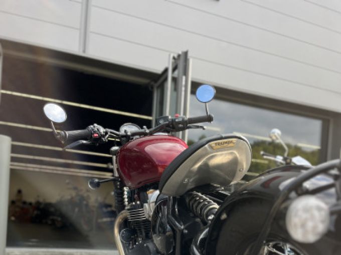 TRIUMPH Bonneville Bobber 1200 4