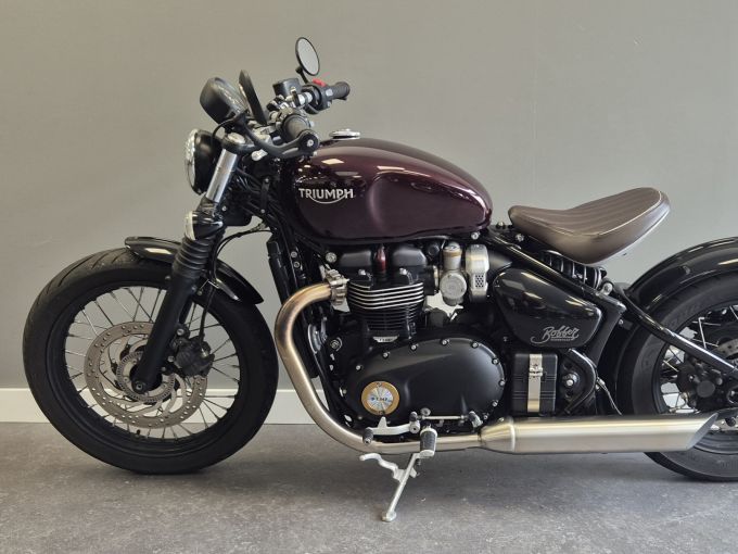 TRIUMPH Bonneville Bobber 1200 4