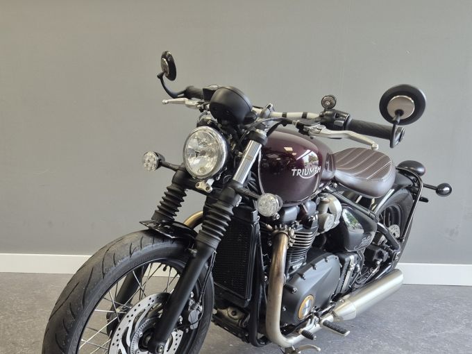 TRIUMPH Bonneville Bobber 1200 4