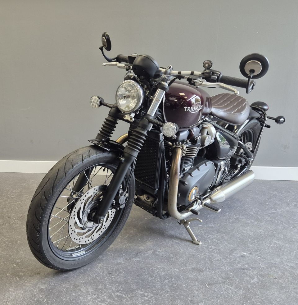 TRIUMPH Bonneville Bobber 1200 4