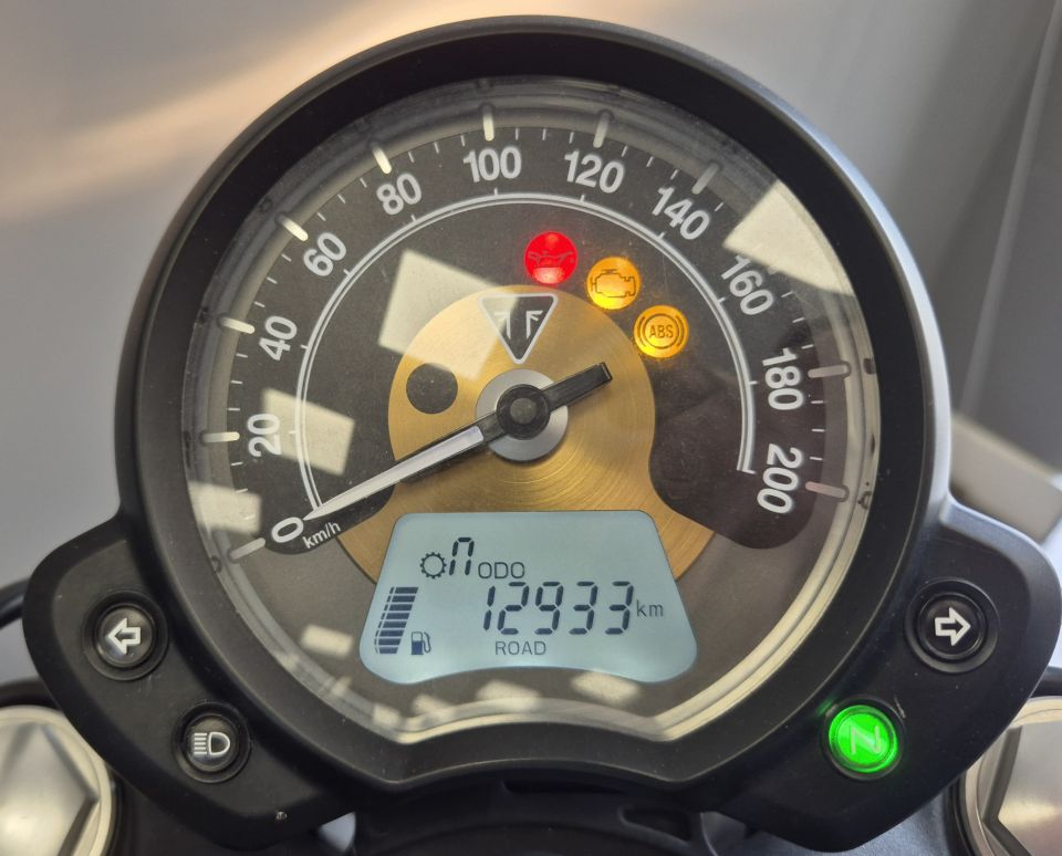 TRIUMPH Bonneville Bobber 1200 4