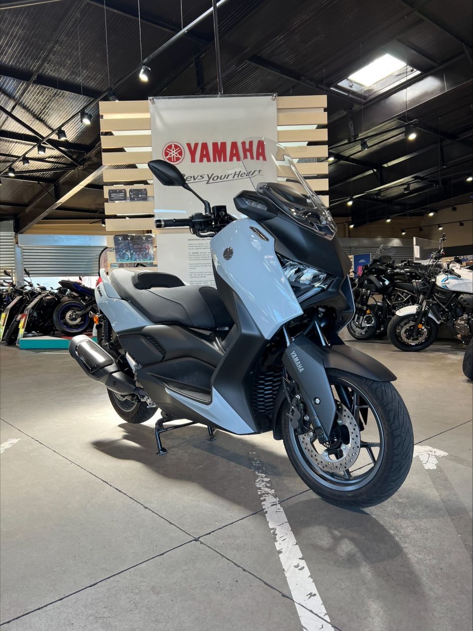 YAMAHA X-MAX 125 TECH MAX 4