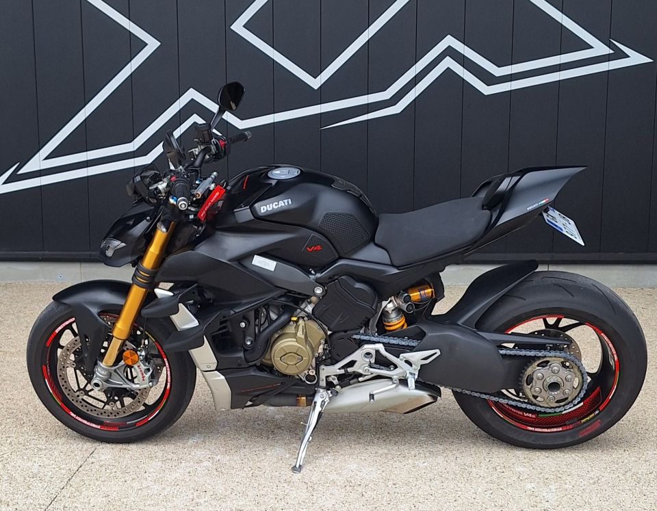 DUCATI STREETFIGHTER V4S 4