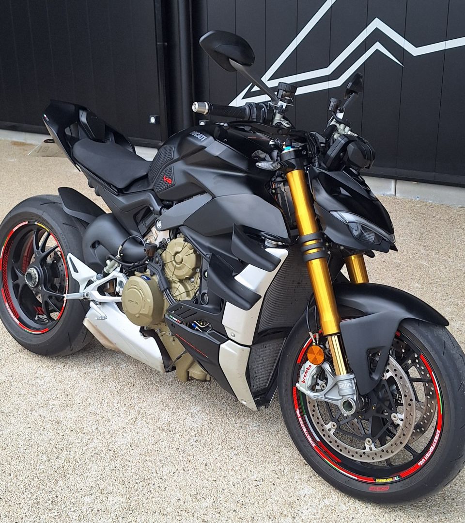DUCATI STREETFIGHTER V4S 4