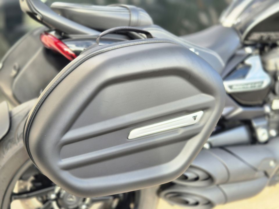 TRIUMPH Rocket 3 GT Storm 4