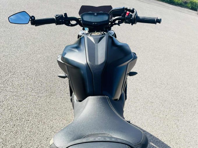 YAMAHA MT-07 4