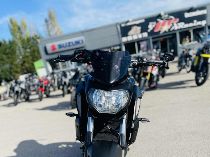 YAMAHA MT-07 4