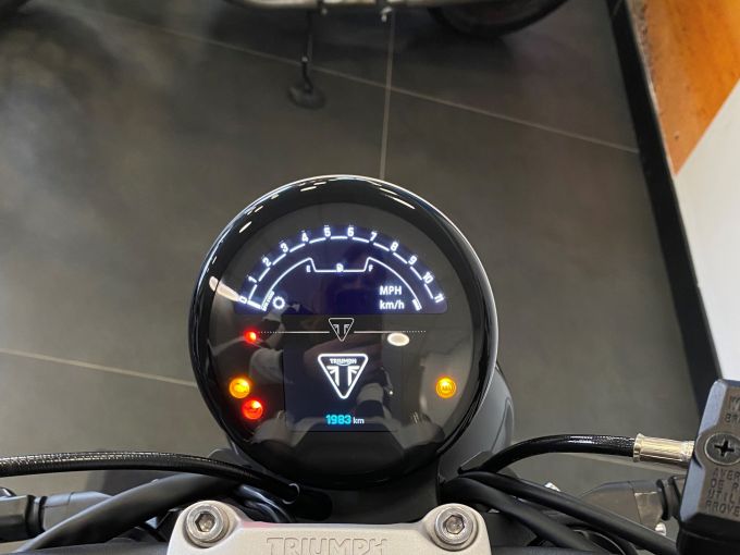 TRIUMPH TRIDENT 660 4