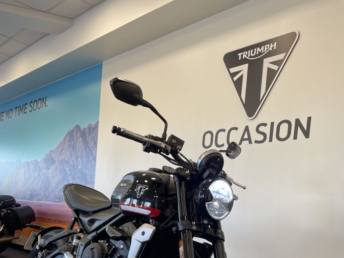 TRIUMPH TRIDENT 660 4